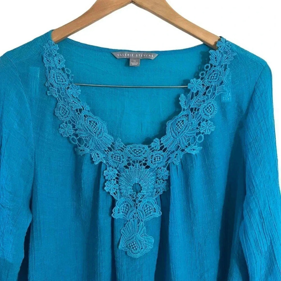 Valerie Stevens Blue Blouse Plus Size 1X Flared Sleeves Crochet Lace Applique - Picture 3 of 7